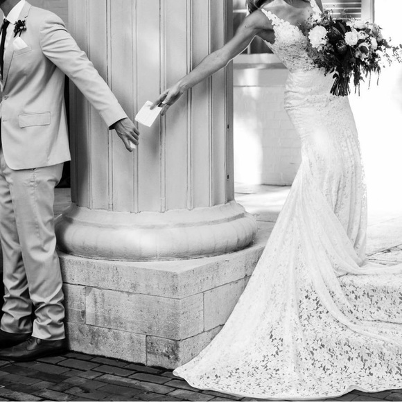 Wedding Gown - Picture 1 of 15